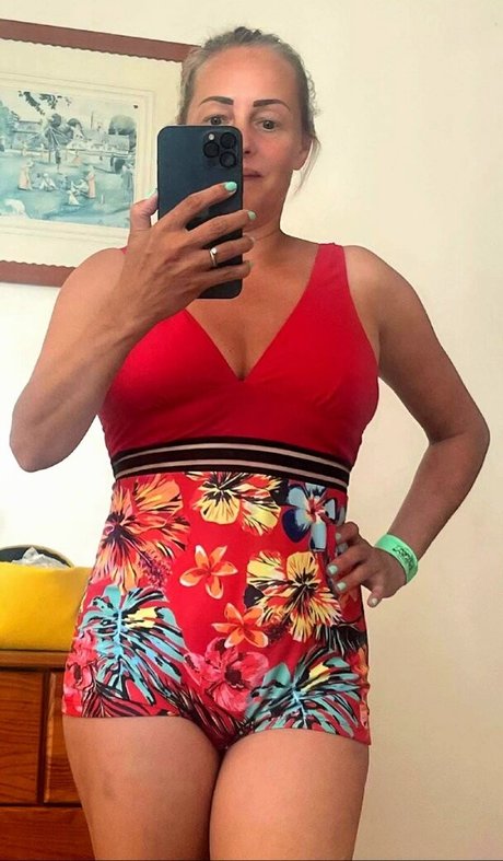 Sarah Cawood erotic star pics