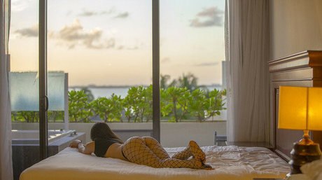 Montse PB pretty star photo