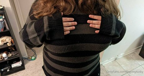 bigtittytusky model hot images