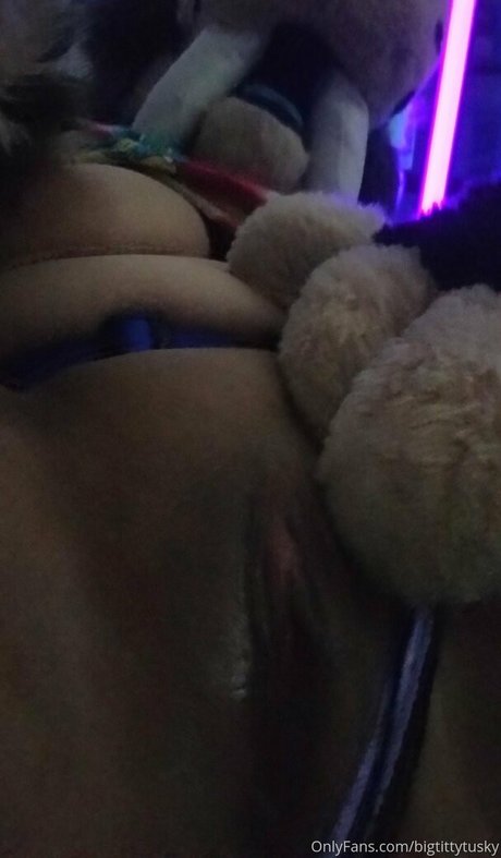 bigtittytusky erotic actress photo