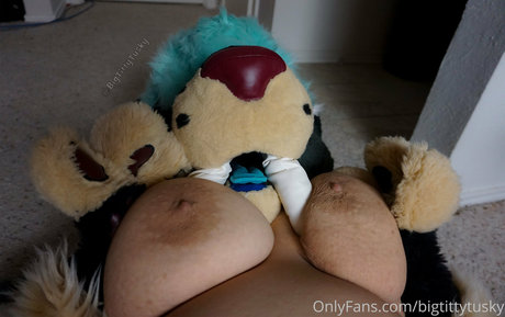 bigtittytusky nudes actress archive