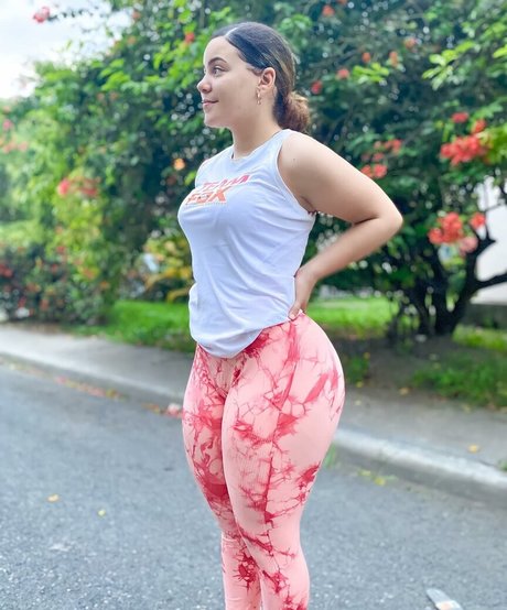 Loverllyc model hd photo