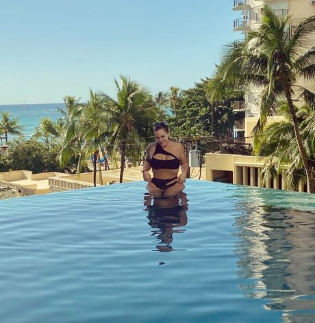 thecurvyqueen01 sexy actress image