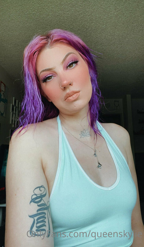 queenskylie high quality model pic