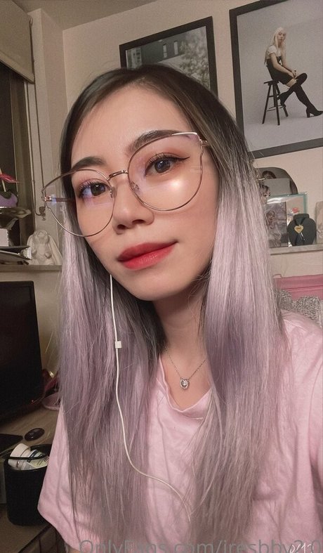 iresbby2 0 exclusive model photo