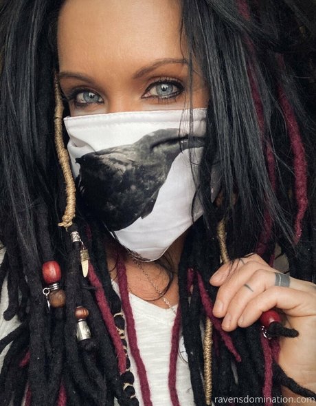 immistressraven art star pic