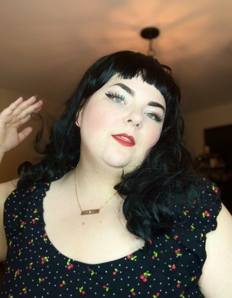 maisonfoxqueen star high quality pics