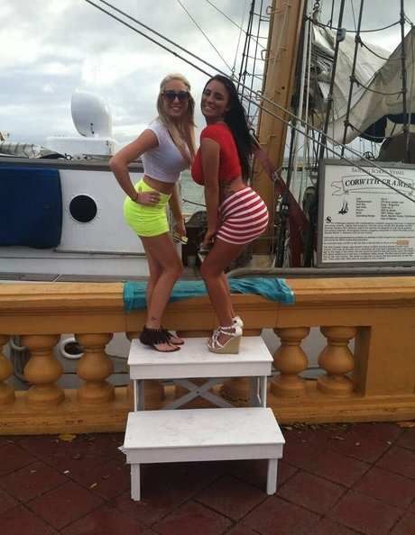 Emma Lynn Slavin hot actress photo