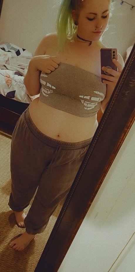 nikkimonstrosity nude actress gallery