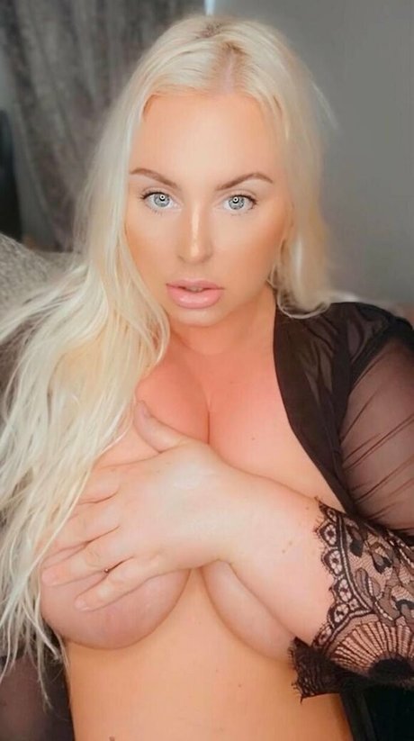 queenkcup pornstar naked pic