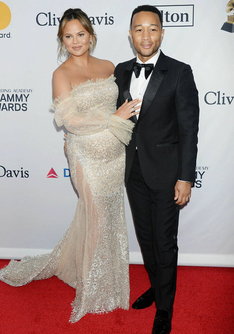 Chrissy Teigen exclusive star img