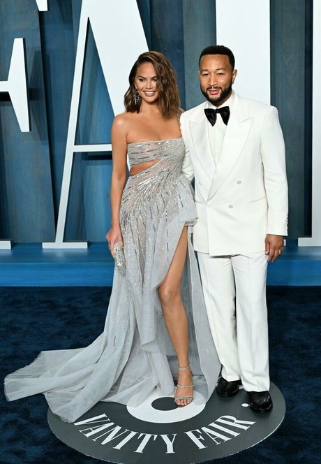 Chrissy Teigen model beautiful photo