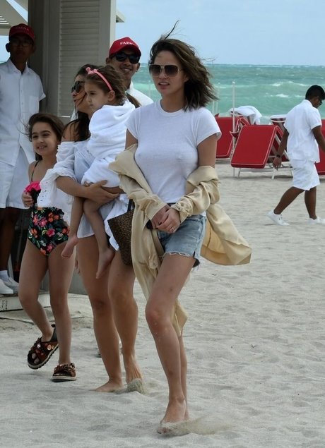 Chrissy Teigen hot model picture