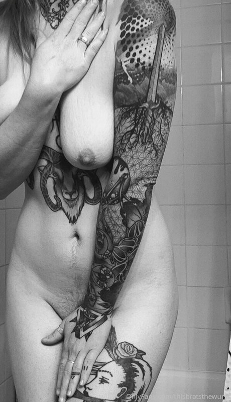 thesavorypie model naked photos