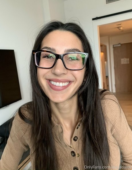 ava18adams model nice pics