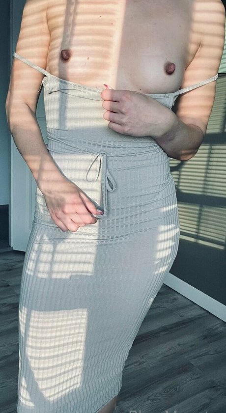 blue monster 3 high quality actress gallery