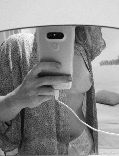 anjasia hot star image