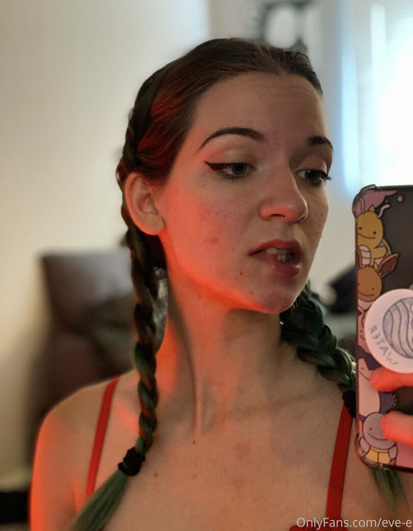 EveElliot hot pornstar photos