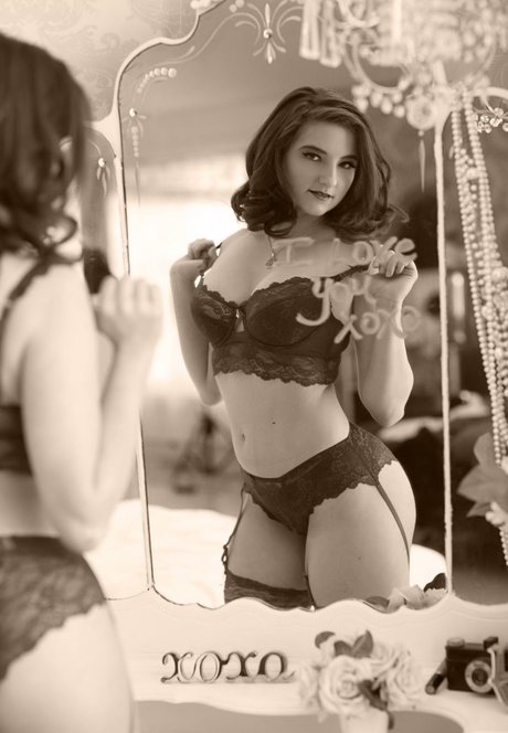 AftynRose exclusive model pic