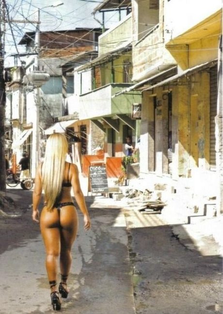 Valeska Popozuda adult model img