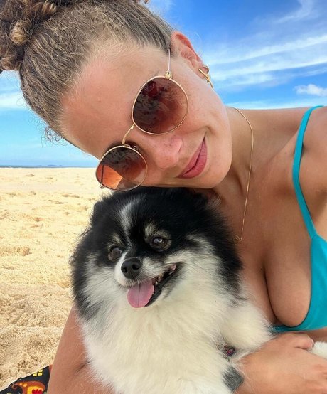 Debby Lagranha model high quality img