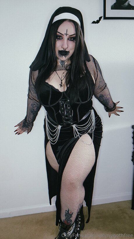 xohmygothfree star top gallery