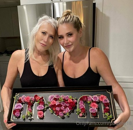 pauline18 star pornographic picture