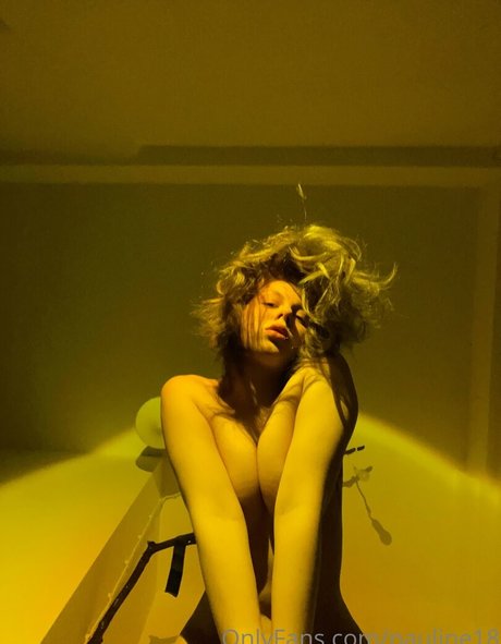 pauline18 model sexy img
