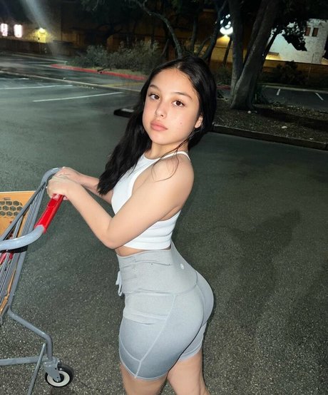 Livv2pretty porn star picture