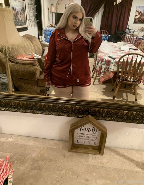 pixiechickxoxo model nude photos