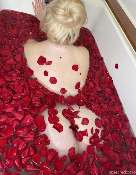 pixiechickxoxo model nude pictures