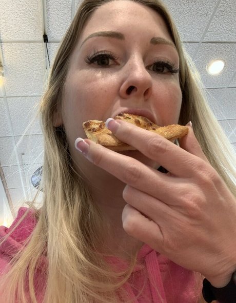 centerfold onlyfans xxx pic