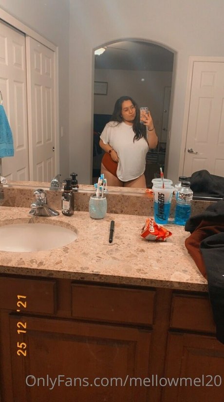 mellowmel20 erotic pornstar picture