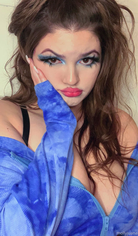 mollyjuana model naked photo