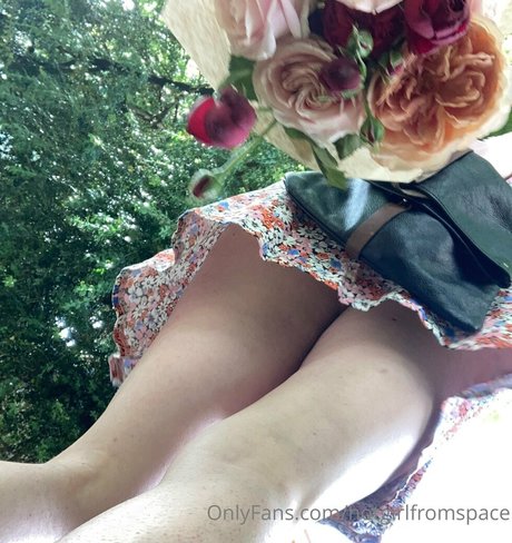 hotgirlfromspace exclusive star img