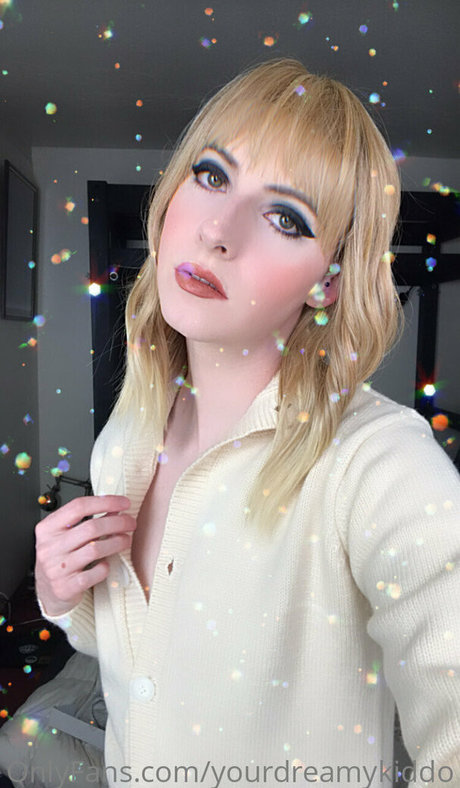 yourdreamykiddo erotic actress image