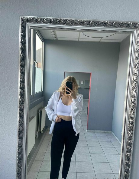 lustful leonie art actress archive