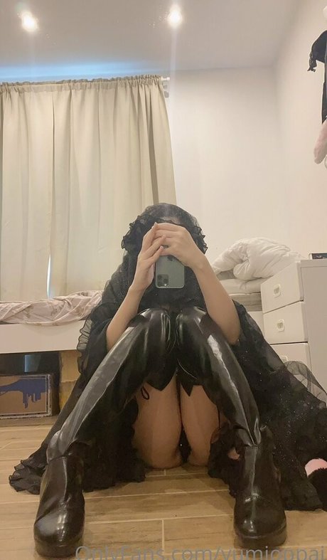 YumiOppai sexy model pics