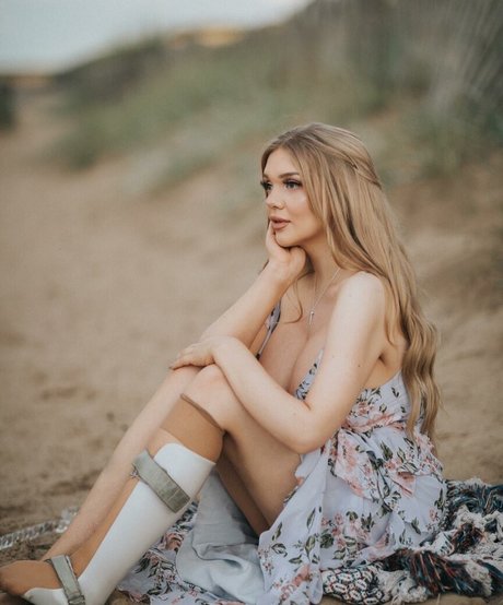 Lucy May Dawson model nudes photos