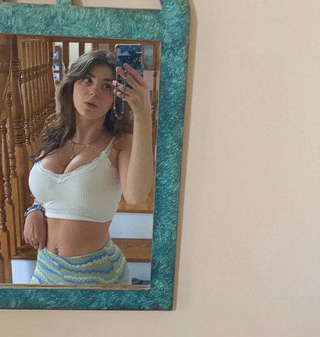 BustyBri pornstar nude photo