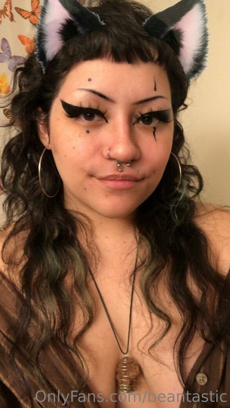 beantastic art actress gallery