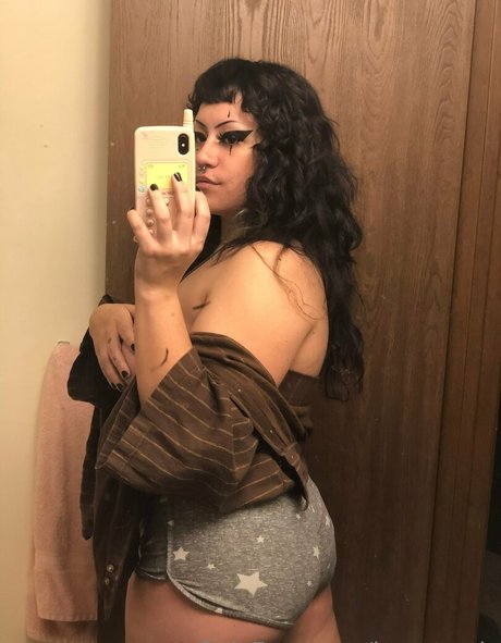 beantastic erotic model image