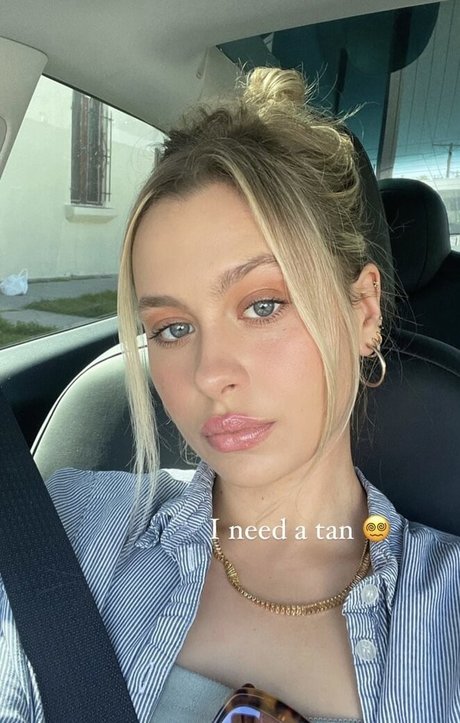 Natasha Bure naked model image