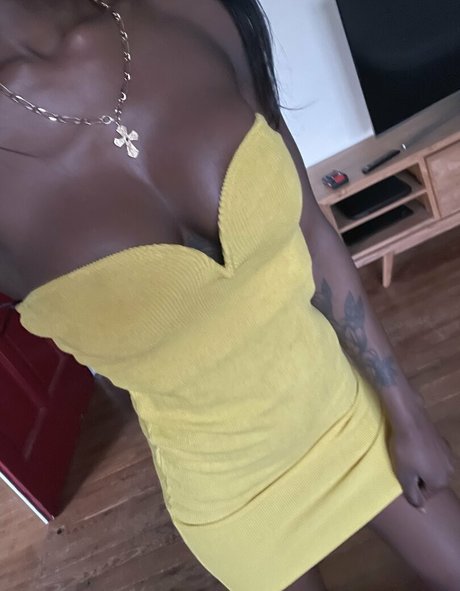 dollblk naked model pics