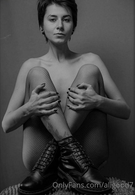 aligood7 star xxx photo