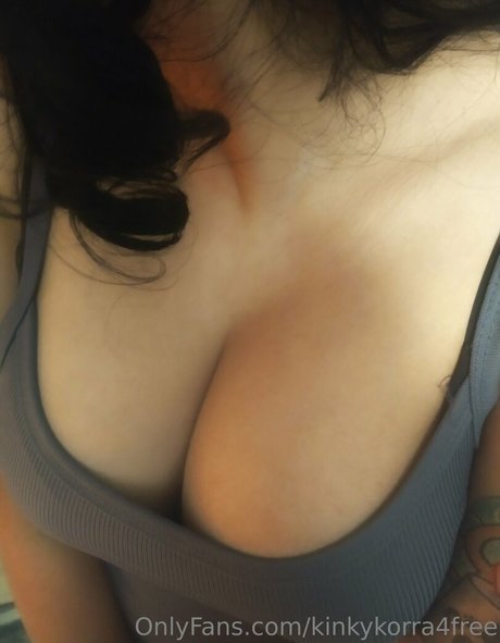 kinkykorra4free naked model image