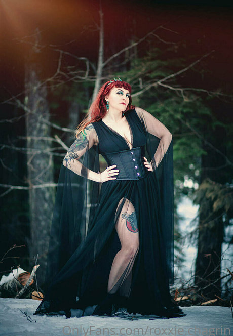 roxxie chagrin art model img