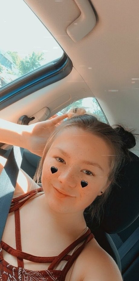 kenzie11000 beautiful actress image