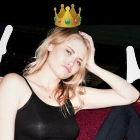 Virginia Gardner model naked pictures