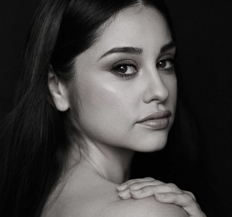 Yvette Monreal model pretty picture